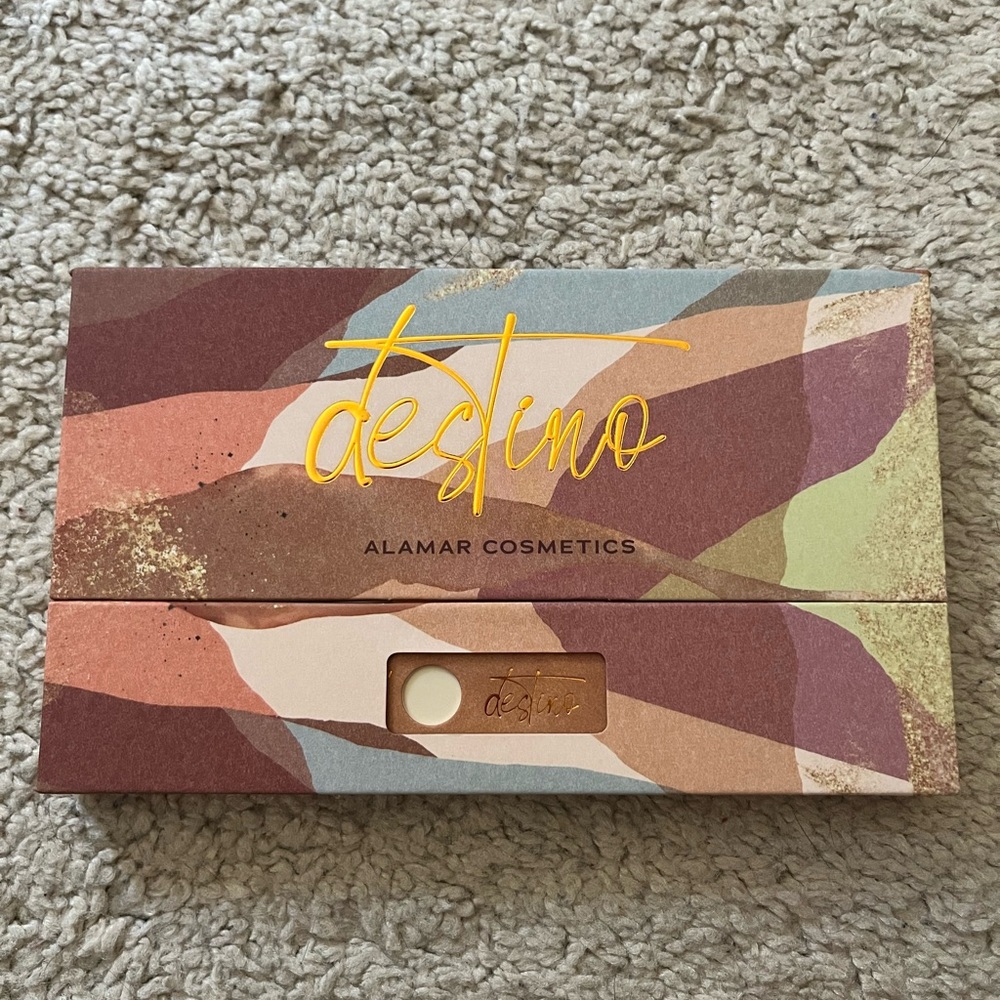 Alamar Eyeshadow Palette - Picture 3 of 4